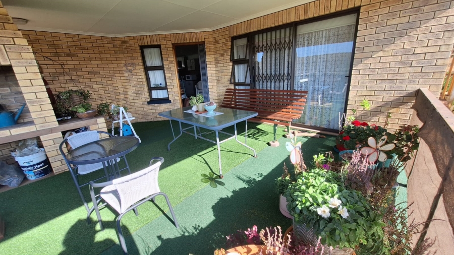 3 Bedroom Property for Sale in Stilbaai Wes Western Cape